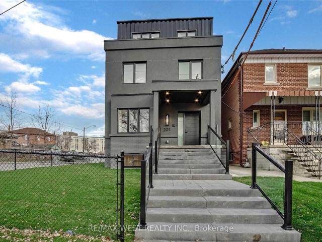 3rd 201 Cedric Avenue in Toronto: Oakwood Village House for lease Toronto C03: MLS®# C14114116