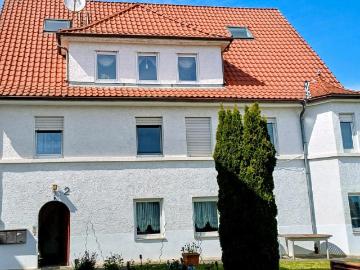 3Wohneinheiten, ausgebautem Dachgeschoss und 2 Garagen in Aspach