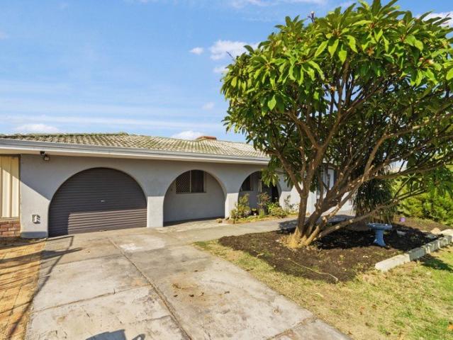 3x1 Family Home with 2 Living Areas and 688m2 Land Size!