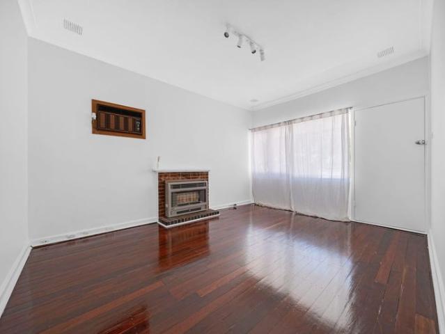 3x1 IN GREAT LOCATION!