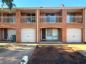 3x1 Townhouse in Central Location