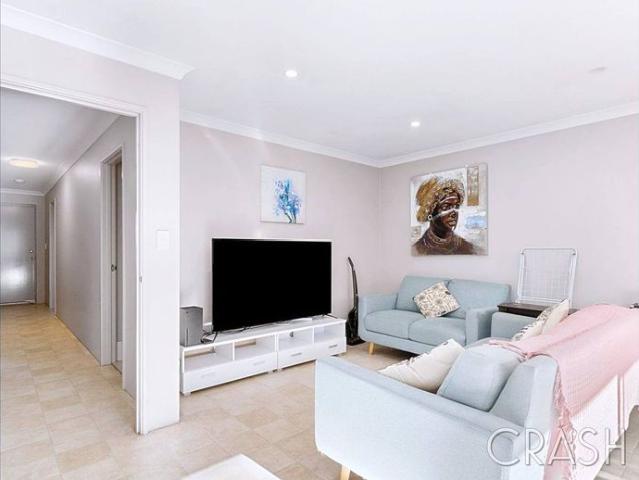 3x2 House in Golden Bay with Courtyard