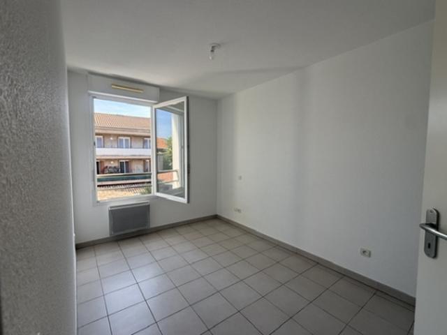 T3 60 m2 avec terrasse, garage et parking
