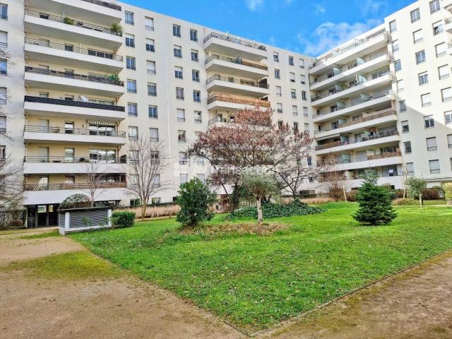 T3 68 m² BALCON GARAGE PROCHE CHARPENNES