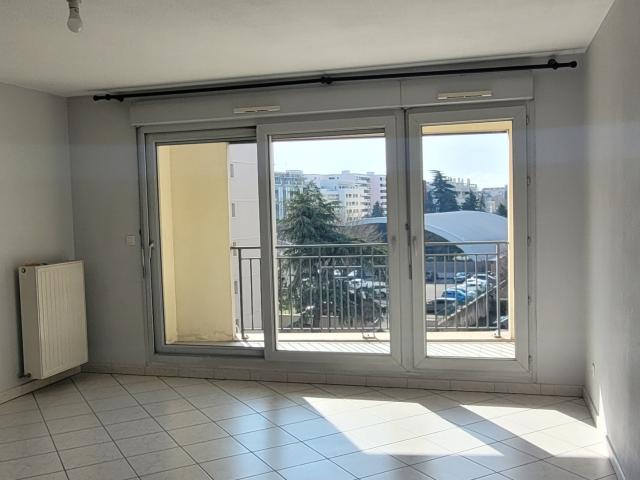 T3 73,16 m2 2 chambres balcon cave et garage LYON 3ème proximité PART DIEU