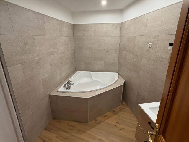 T3 73 m² rénové en rez de chaussée – 2 chambres, dressing, cave – Nancy