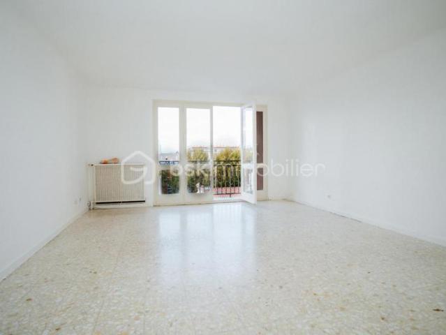 Appartement T3 74 m² – 2 balcons + 2 parking – 6? étage avec ascenseur