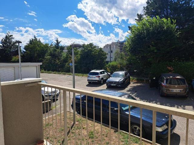 T3 9 BOULEVARD DES FRERES DESAIRE SEYSSINET PARISET