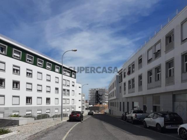 T3, 150 m2, em renovação total, estacionamento, Benfica