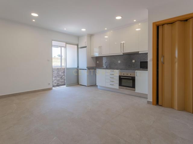 T3 1º andar, com 2 casas de banho Casal de Santo António
