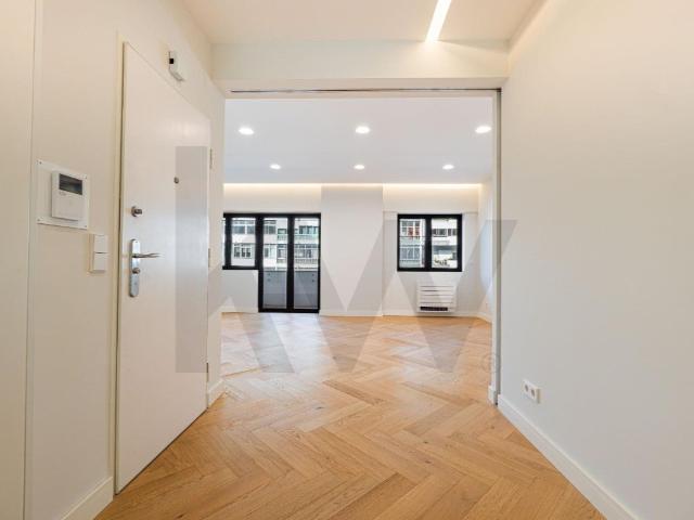 T3 + 1 de Autor com Renovação Total de Excelência | Campolid. 109m² Campolide