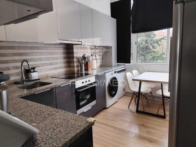 T3 + 1, Remodelado, com varanda