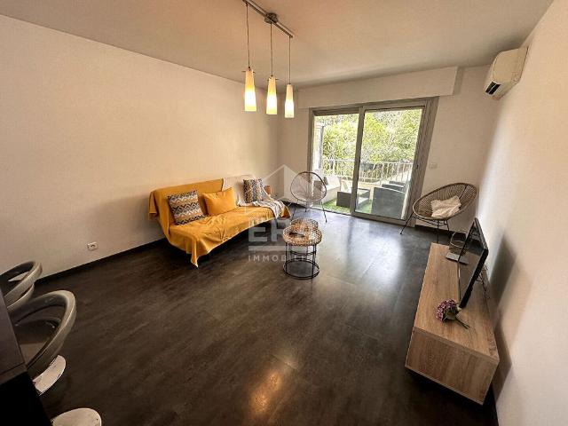 T3 / terrasse / cave /parking