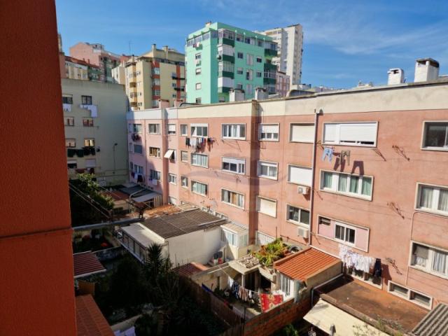 T3 totalmente remodelado, na Pontinha em Odivelas, a cerca de 150m do Metro