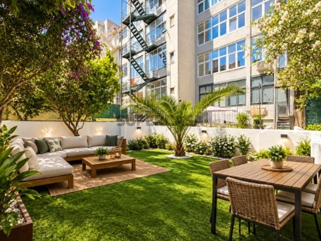 T3 totalmente remodelado c/logradouro 40m2 na Av. Almirante Reis