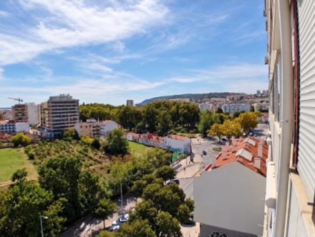 T3 totalmente remodelado junto ao Jardim do Bonfim Setúbal