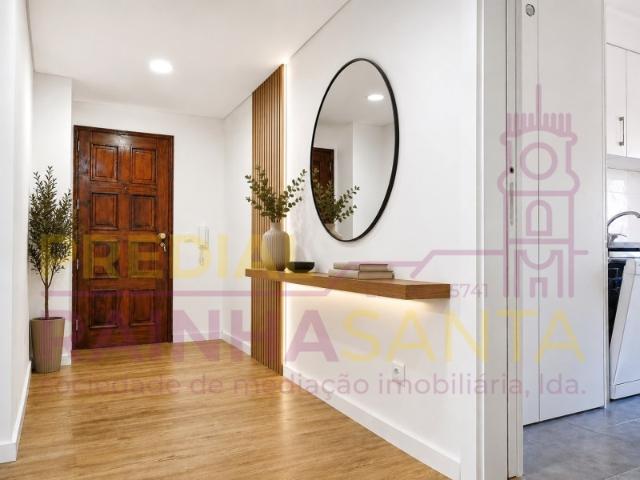 T2+1 Totalmente Remodelado, com aragem fechada, na Solum, Coimbra