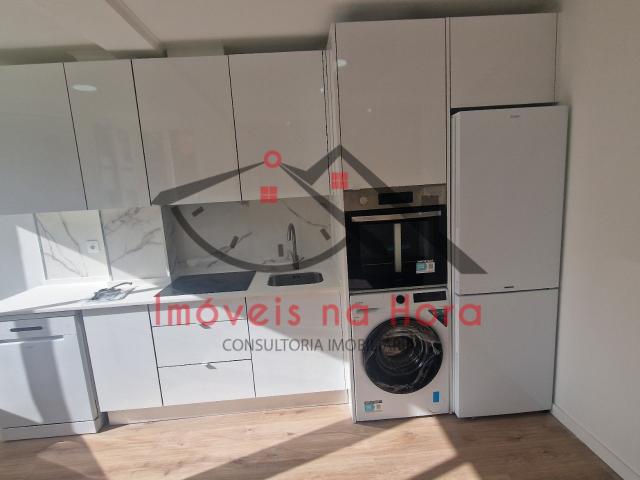 T3 Totalmente Renovado com Marquise na Amadora – Excelente Exposição Solar e Pronto a Habitar