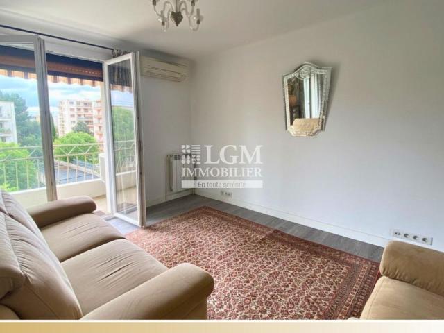 T3 traversant avec balcon et vue dégagée – DPE C – 199 000 €