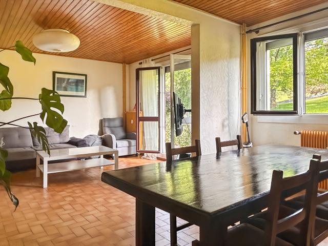 T3 Traversant avec Balcon, Parking Privatif et Jardin Commun