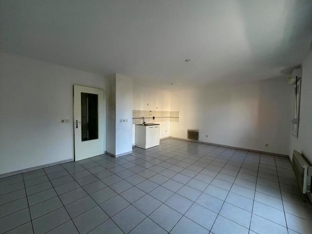 T3 traversant de 67m2 avec terrasse et place de parking
