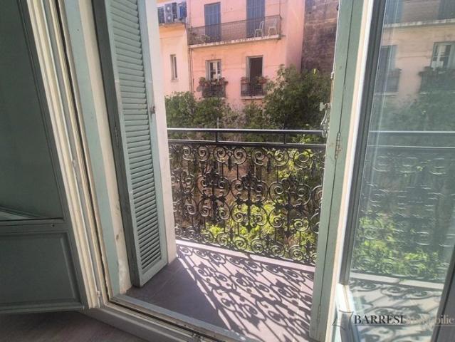 T3 traversant 58 m² lumineux Centre Toulon Ascenseur