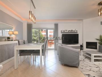 T3 Urbanização Casal da Mira Amadora com Garagem e Arrecadação