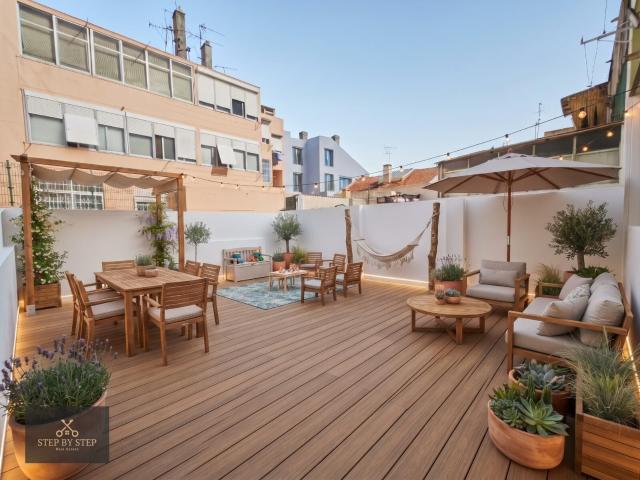 T3 Venteira remodelado e equipado com terraço e varanda
