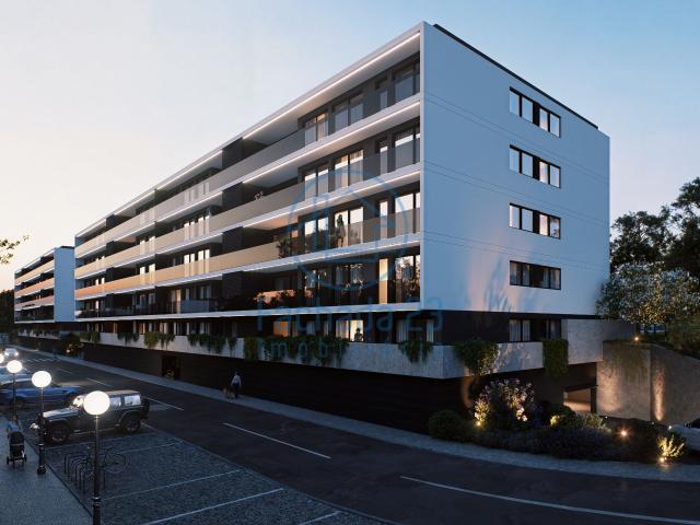 T3 virado a Nascente com varanda de 75.75m2 e garagem fechada com 15.60m2 Fânzeres