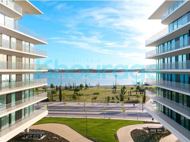 T3 Vista Rio com 2 grandes varandas, estacionamento e piscina comum