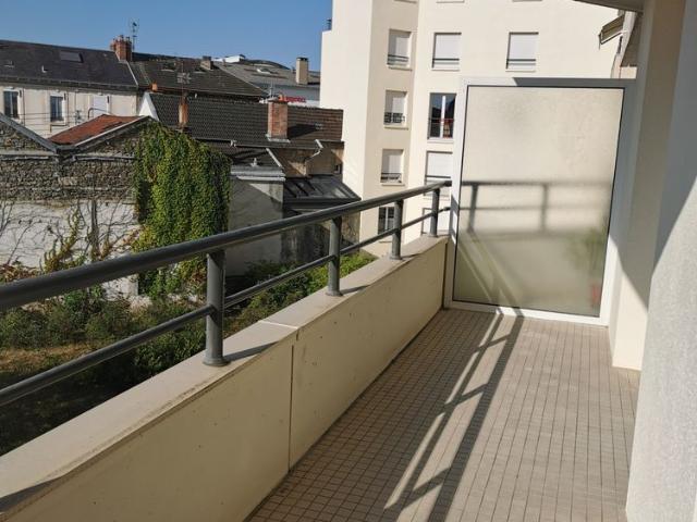 T3 à deux pas du centre ville avec balcon et parking