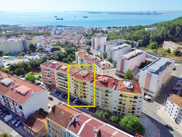 T3 a 5 minutos da Avenida Luísa Todi