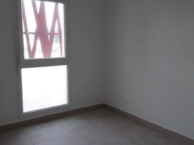 T3 AVEC BALCON +2 PARKINGS
