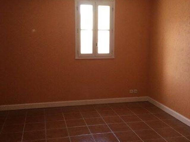 T3 AVEC BALCON ET GARAGE
