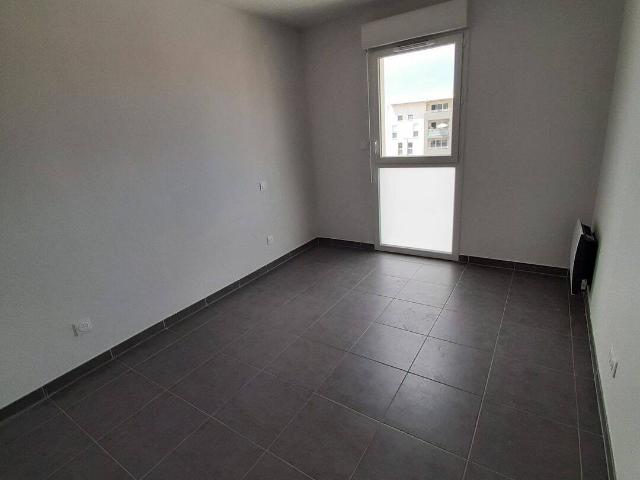 T3 AVEC BALCON ET GARAGE