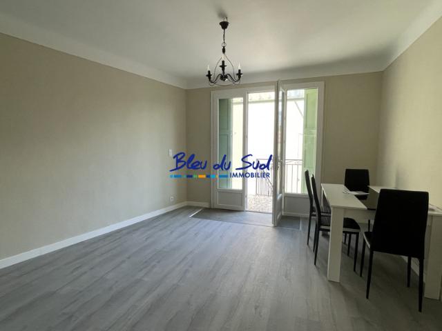 T3 AVEC BALCON ET GARAGE A PRADES