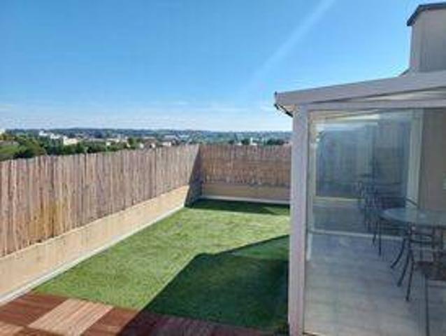 T3 AVEC GRANDE TERRASSE au dernier étage d'une résidence VI