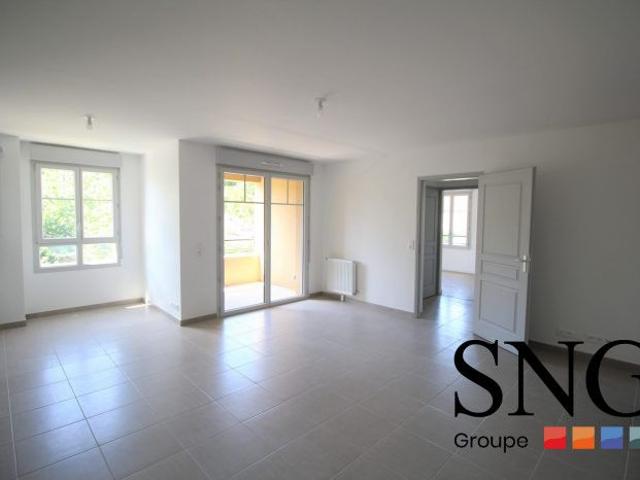 T3 AVEC LOGGIA + 2 PARKINGS EN SOUS SOL