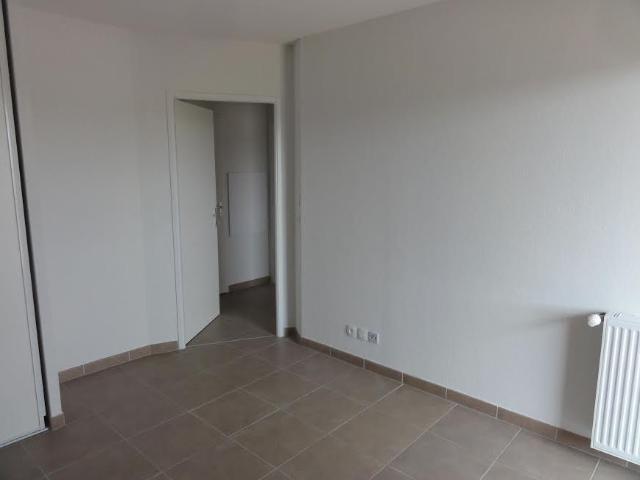 T3 avec terrasse de 22m2 + parking en sous sol inclus eau Chaude et froide et chauffage