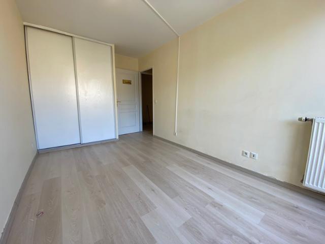 T3 avec 2 balcons et 2 parkings Saint Germain lès Corbeil