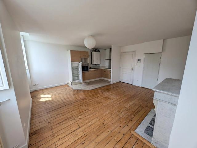 APPT PLACE GEORGE SAND BOURGES 4 pièce s 68 m2