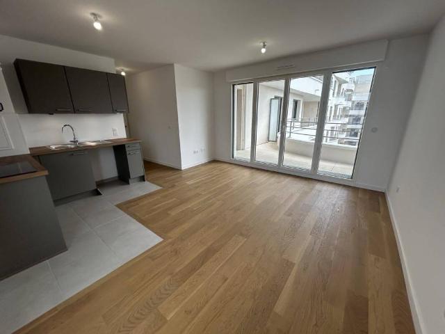 T3 C082 NEUF CLICHY
