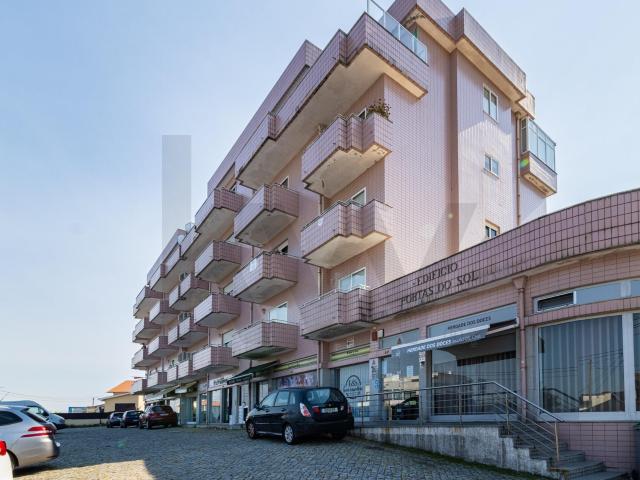 T3 com 3 Frentes, Garagem Fechada e Excelentes Áreas no Centro de Lourosa
