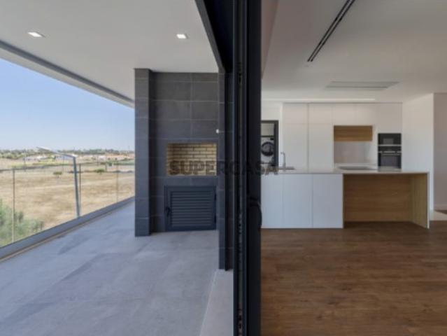 T3 com 3 Suites e Terraço em U Montijo