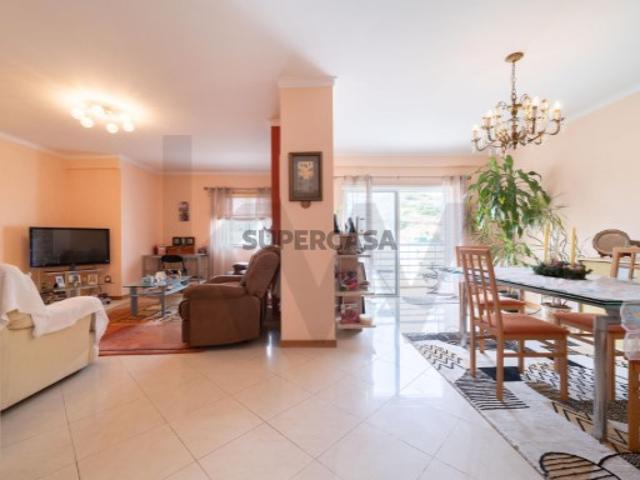 T3 com 150 m², varanda e vista mar no centro de Albufeira