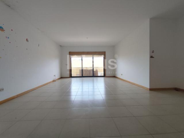 T3 com 2 lugares de parqueamento