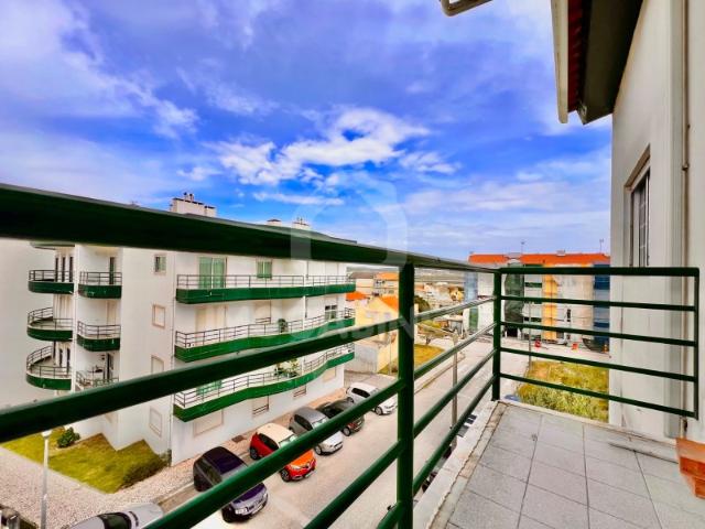 T3 com Garagem + Varanda | São Pedro Gala | Excelente Luz Natural e Localização Próxima da Praia