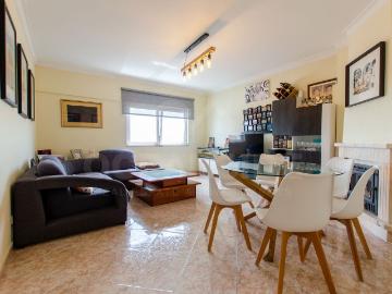 T3 com garagem, vista de serra e mar 108m² Rio De Mouro