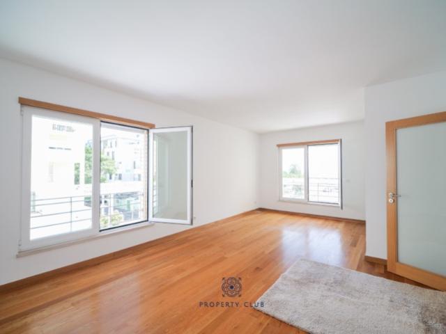 T3 140m2 area útil com 2 lugares de garagem e arrecadação no Parque das Nações Marina