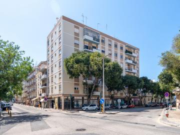 T3 COM GARAGEM E LUGAR DE ESTACIONAMENTO NO CENTRO DA CIDADE DE PORTIMÃO